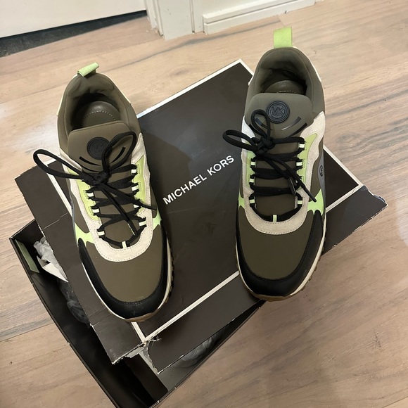 Micheal kors sneakers - Picture 1 of 5
